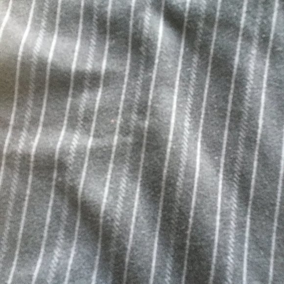 Lululemon Capris size 6 pin stripe - Picture 2 of 4